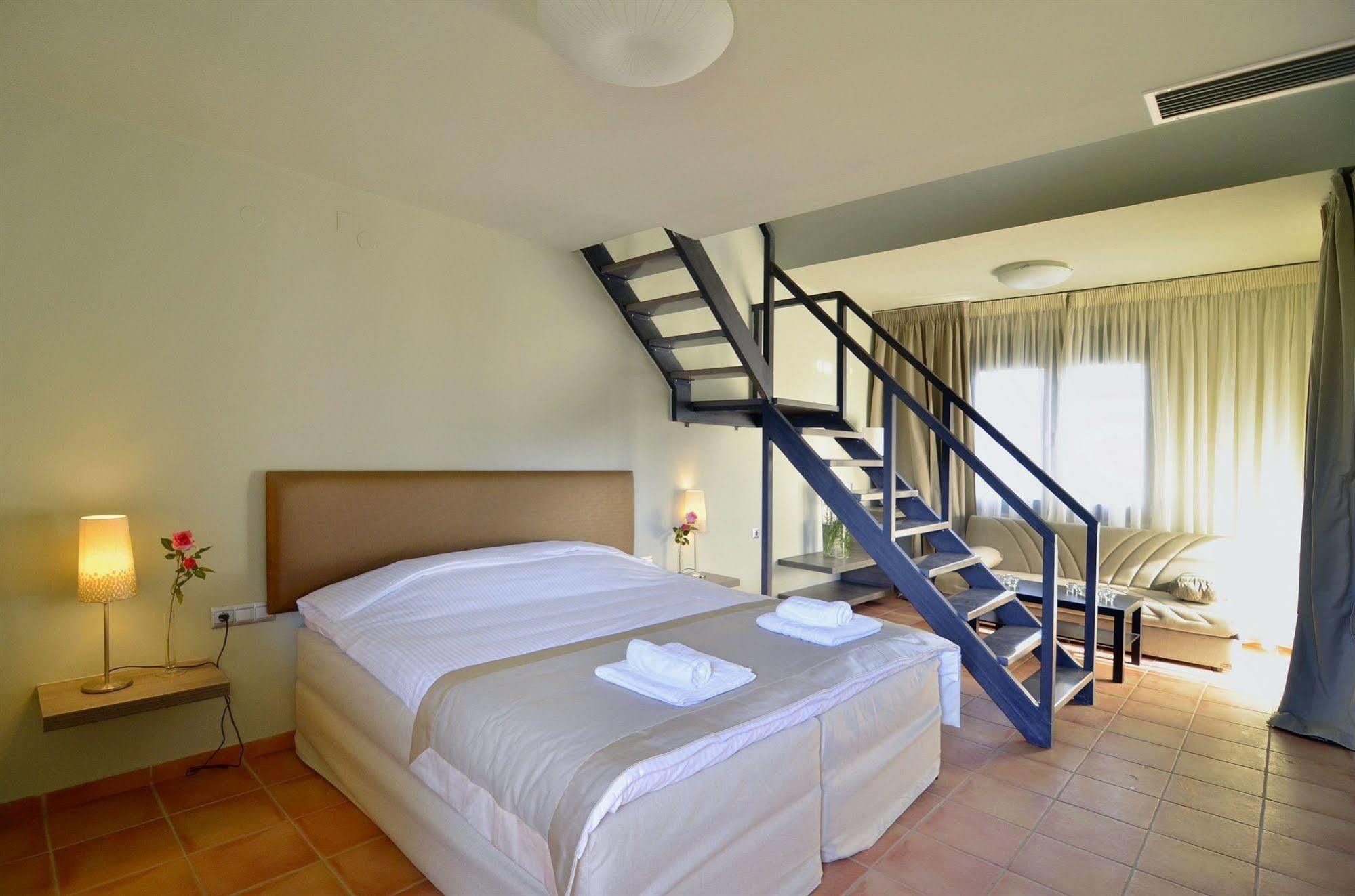 יואנינה Ellopia Point Hotel מראה חיצוני תמונה