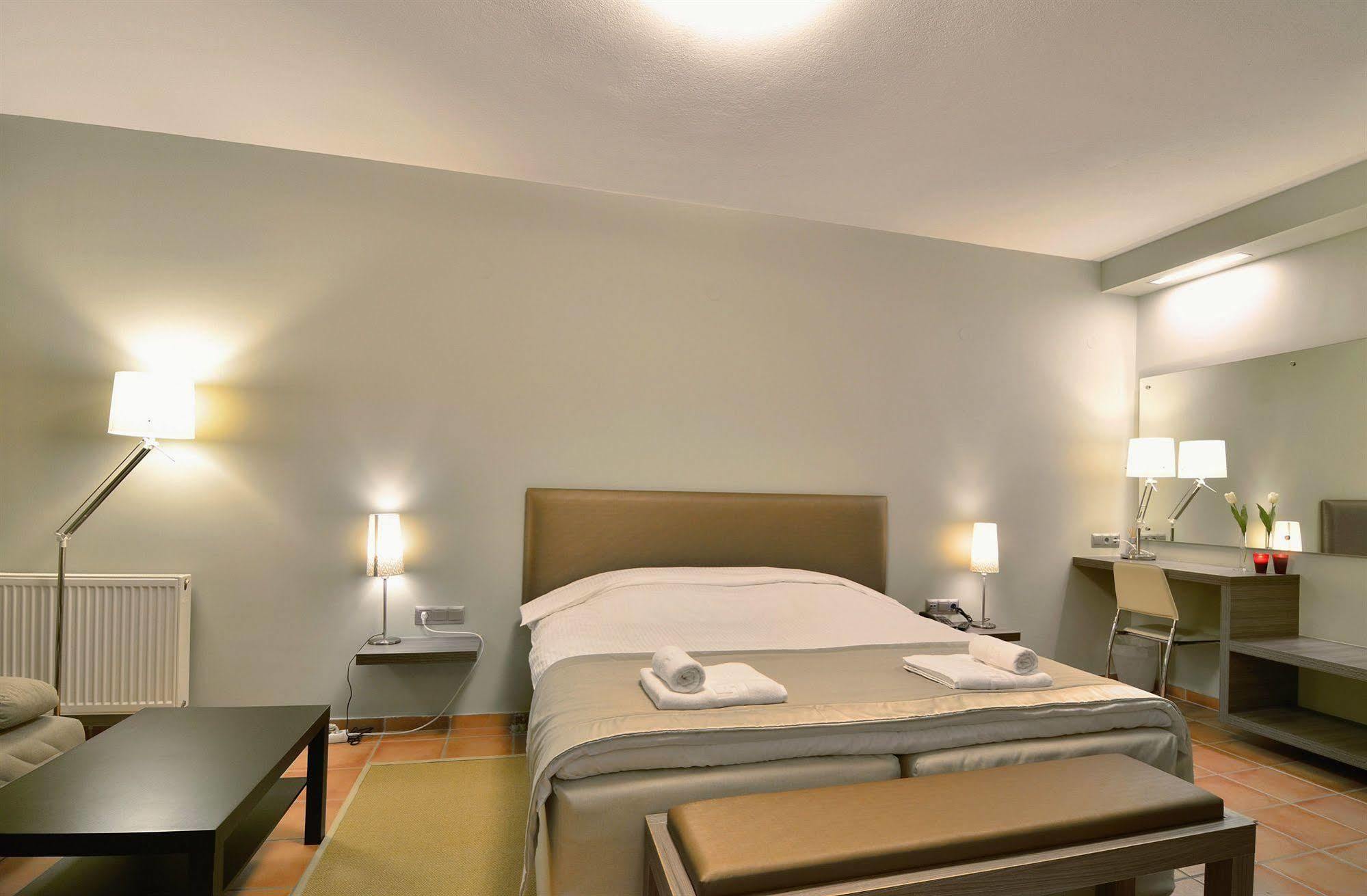 יואנינה Ellopia Point Hotel מראה חיצוני תמונה